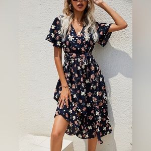 Floral midi dress with tie waist. Size Medium